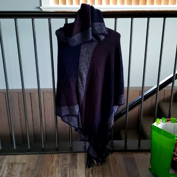 Cozy popover with hood - Picture 1 of 3